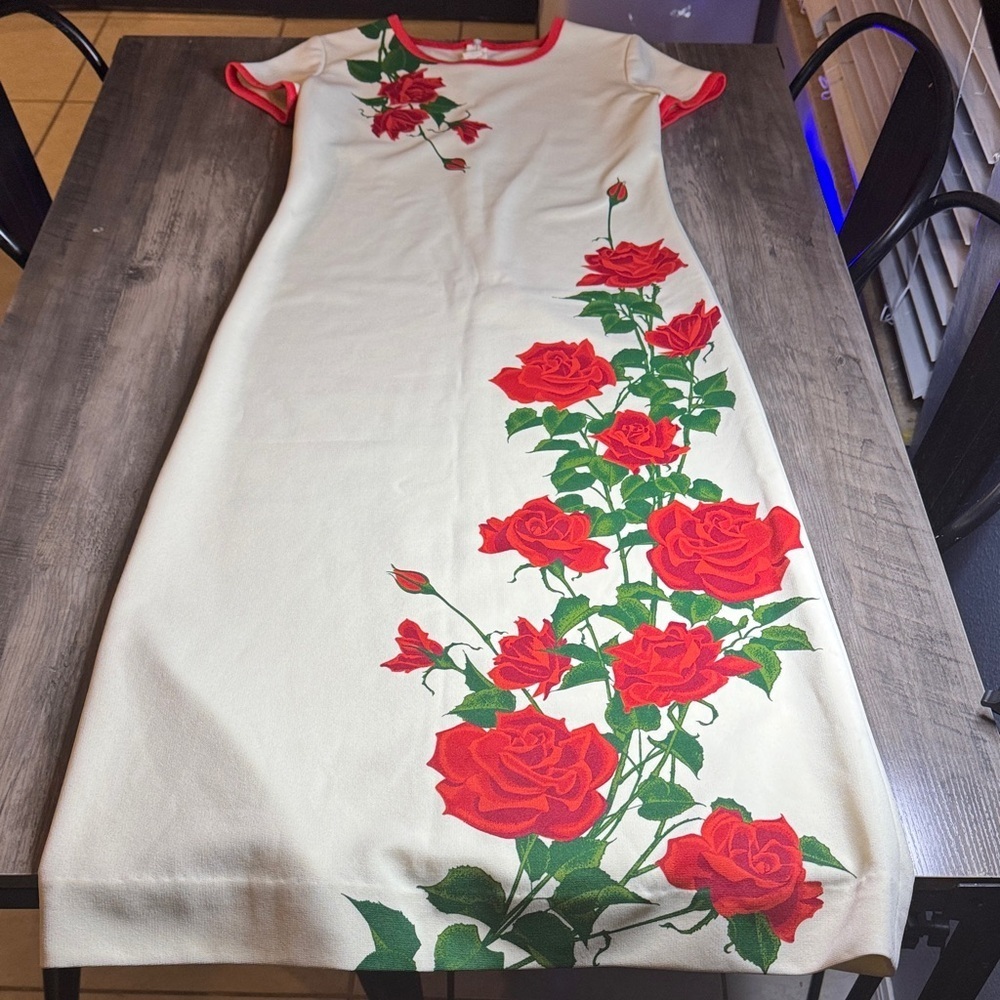 Vintage 1960/70 Alfred Shaheen Floral Rose Hawaiian Mod Dress in Cream and Red